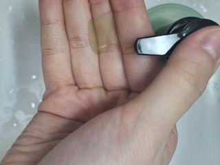 프리마인 메이크업과 들뜨는 각질까지 한방에 깐달걀로! 순하기까지한 셀베이스 그린티클렌저(200ml) — 5점을 준 리뷰어가 2023년 3월 올린 사용 사진