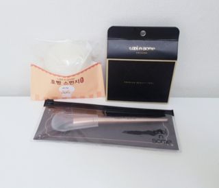 툴앤썸 로즈골드 에디션 치크or쉐딩 브러시+밀키 내추럴 스펀지+호빵 곤약 스펀지 — 5점을 준 리뷰어가 2021년 2월 올린 사용 사진