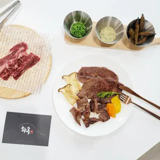 화룽 프리미엄 소고기 와규 mb9고마블 눈꽃살+부채살+등심 선물세트 — 5점을 준 리뷰어가 2022년 5월 올린 사용 사진