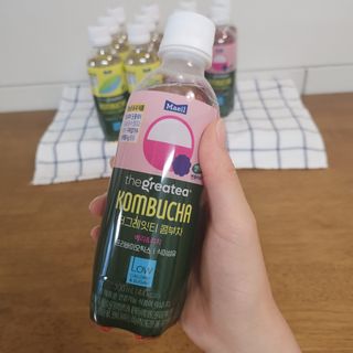 더그레잇티 콤부차 [매일유업] 더그레잇티 44kcal 콤부차 300ml *12개입 (오리지널 6개+베리리치 6개) — 4점을 준 리뷰어가 2023년 7월 올린 사용 사진