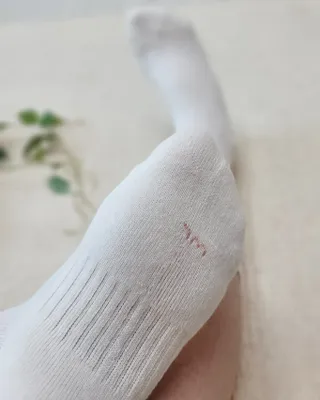 사이즈가 있는 양말 필로이 운동하기 좋은 날!_스포츠 크루 양말 4족 세트_남여 각각 (S,M,L)_컬러 랜덤 발송 — 5점을 준 리뷰어가 2022년 5월 올린 사용 사진