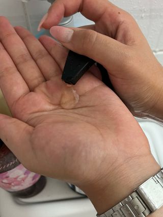 [닥터시드]슈퍼시드밤 리바이탈라이즈 샴푸 베베머스크향 1000ml — 5점을 준 리뷰어가 2024년 8월 올린 사용 사진