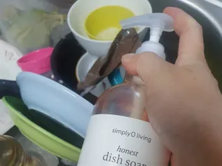 심플리오리빙 어니스트 주방세제 본품 500ml + 리필 900ml (코코넛향) — 5점을 준 리뷰어가 2022년 6월 올린 사용 사진
