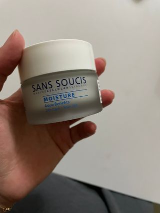 산수시 아쿠아 베네핏 24h 수부지 물광 속건조 수분크림 50ml — 5점을 준 리뷰어가 2021년 6월 올린 사용 사진