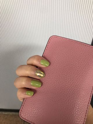 데싱디바 글레이즈 젤네일 별빛유리네일 6종_랜덤발송 — 4점을 준 리뷰어가 2021년 8월 올린 사용 사진