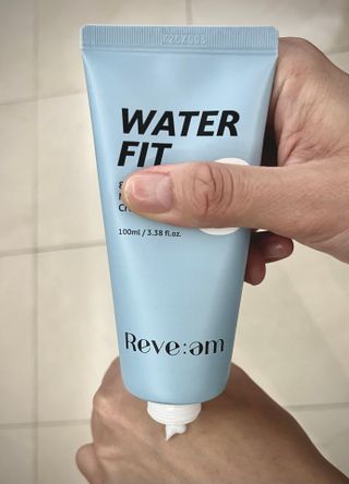나우 [리브엠]피부 속부터 겹겹이, 촘촘하게! 워터핏8중 수분착붙 크림 — 5점을 준 리뷰어가 2025년 5월 올린 사용 사진