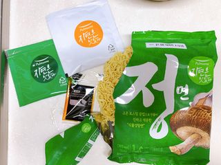 [풀무원] 자연은맛있다 정면, 백면, 홍면  세트 — 5점을 준 리뷰어가 2021년 4월 올린 사용 사진