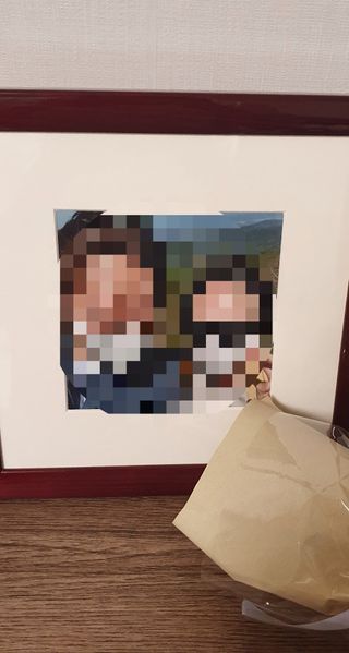 니은기억 휴대폰 속 인생샷을 담는 인생샷 액자 이태리 수입산 원목 프레임 — 5점을 준 리뷰어가 2021년 6월 올린 사용 사진