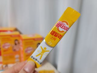 [광동제약] 비타500데일리스틱 제니 에디션60포&굿즈3종 — 5점을 준 리뷰어가 2021년 10월 올린 사용 사진