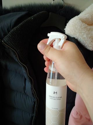 [엠메이데이] 드레스클리어 퍼퓸 스프레이 300ml 프리지아 가든향+프리지아 파출리향 — 5점을 준 리뷰어가 2022년 1월 올린 사용 사진