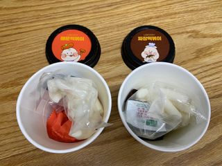 유비쿡 컵떡볶이 매운컵떡볶이2개/ 짜장컵떡볶이 2개  총 4개세트 — 3점을 준 리뷰어가 2021년 3월 올린 사용 사진