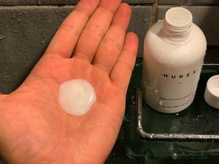 [HUREX] 휴렉스 볼류마이징 탈모완화 기능성 샴푸 150ml x 2개 — 5점을 준 리뷰어가 2021년 9월 올린 사용 사진