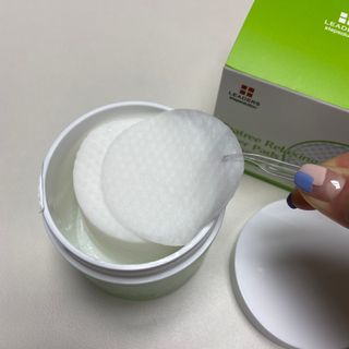 리더스코스메틱 리더스 카밍 바이오틱스 퀵 수딩 패드 — 5점을 준 리뷰어가 2022년 5월 올린 사용 사진