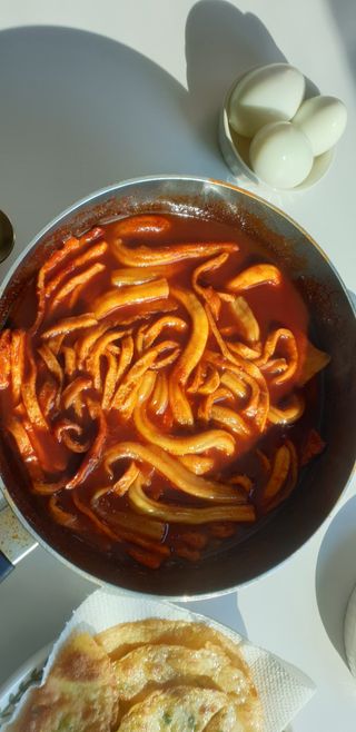 [푸딩팩토리] 즉석누들떡볶이 540g + 대구전통 납작만두 260g — 5점을 준 리뷰어가 2022년 12월 올린 사용 사진