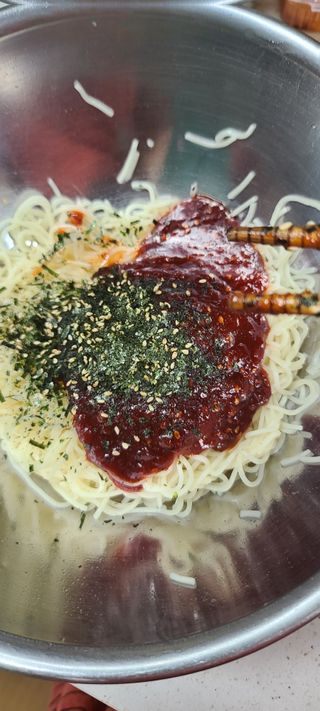 [한면원] 비빔국수 2인분 — 4점을 준 리뷰어가 2022년 7월 올린 사용 사진
