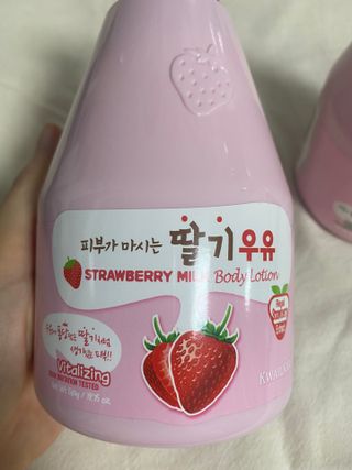 [과일나라] 피부가 마시는 딸기우유 바디클렌저&바디로션 — 4.5점을 준 리뷰어가 2022년 9월 올린 사용 사진