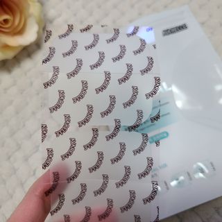 에버렐 아크네 클리어 패치 오리지널(40매) + XL(8매) 1세트, 각 1개씩 — 5점을 준 리뷰어가 2022년 5월 올린 사용 사진