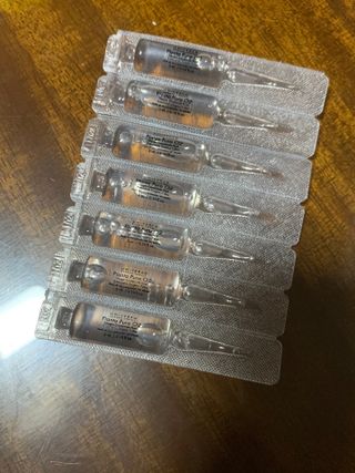 유니베르소 산소앰플 7일 집중케어 앰플 — 2.5점을 준 리뷰어가 2021년 7월 올린 사용 사진