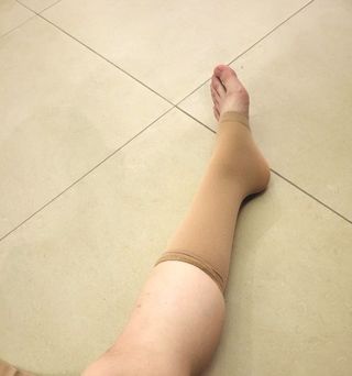 [원더워크] 의료용 압박스타킹, 종아리형 압박밴드 1세트 — 5점을 준 리뷰어가 2024년 7월 올린 사용 사진