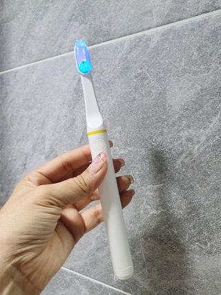 트로마츠 심플 미세전류 칫솔 — 5점을 준 리뷰어가 2022년 5월 올린 사용 사진