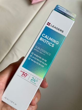 리더스코스메틱 리더스 카밍 바이오틱스 선 에센스 SPF 50+ PA++++ — 5점을 준 리뷰어가 2022년 7월 올린 사용 사진