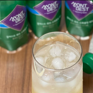 몽베스트 Montbest with Sparkling water Plain 20병 — 5점을 준 리뷰어가 2021년 11월 올린 사용 사진