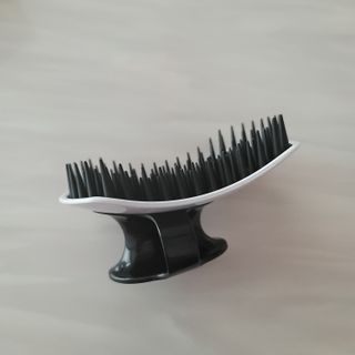 온가족 시원한샴푸 깨끗한두피 샴푸브러쉬 두피스케일링 히트팡블랙에디션 — 5점을 준 리뷰어가 2021년 8월 올린 사용 사진