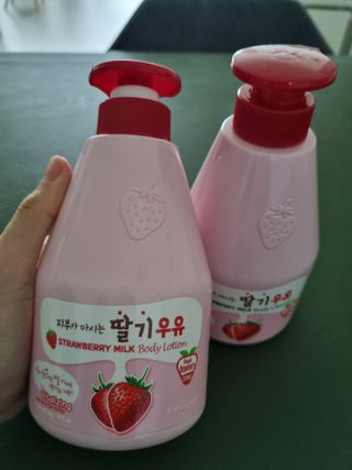 [과일나라] 피부가 마시는 딸기우유 바디클렌저&바디로션 — 5점을 준 리뷰어가 2022년 10월 올린 사용 사진