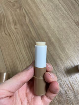 더사가오브수 [사가수] 효혜윤 보태니컬 에너지 에센스인로션 20ml /아이포올 스틱 3g — 5점을 준 리뷰어가 2023년 2월 올린 사용 사진