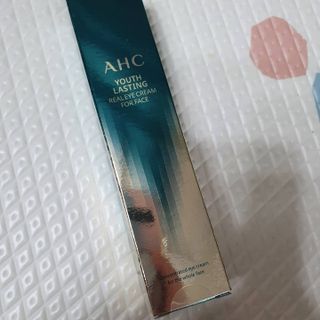 [NEW 탄력유턴 아이크림] AHC 유스 래스팅 리얼 아이크림 포 페이스 — 5점을 준 리뷰어가 2021년 3월 올린 사용 사진