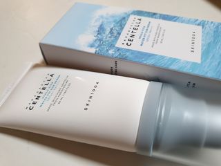 [스킨1004] 마다가스카르 센텔라 히알루-시카 워터핏 선세럼 50ml — 5점을 준 리뷰어가 2024년 5월 올린 사용 사진