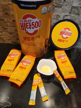 광동생활건강 [광동] 제니비타민C 비타500데일리스틱 180포+제니등신대+제니스티커 — 5점을 준 리뷰어가 2021년 12월 올린 사용 사진