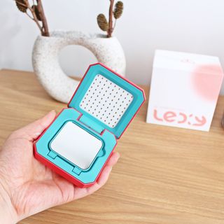 LEDi:Y(레이디) 에임텍 LED 뷰티디바이스 Ledi-y 레이디 — 5점을 준 리뷰어가 2023년 2월 올린 사용 사진