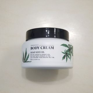 버텍스넘버원 버텍스 넘버원 햄프씨드오일 핸드밤, 바디크림 — 5점을 준 리뷰어가 2022년 4월 올린 사용 사진