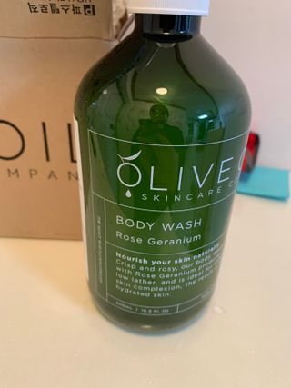 올리브 오일 스킨케어 컴퍼니 [OOSC] 향기로운 보습 로즈 제라늄 바디워시 500ml — 4.5점을 준 리뷰어가 2021년 5월 올린 사용 사진