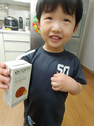 이롬 erom 황성주박사의 국산콩 두유 호두와 아몬드 — 5점을 준 리뷰어가 2020년 12월 올린 사용 사진