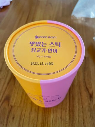 페페로니 맛있는 스틱 - 무항생제 닭고기 15개 + 알래스카 연어 15개 — 5점을 준 리뷰어가 2021년 8월 올린 사용 사진