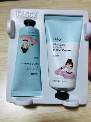 파시 FASCY 高保湿ハンドクリーム40ml+80ml セット — 4점을 준 리뷰어가 2021년 7월 올린 사용 사진
