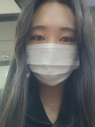 아이즘 컬러 콘택트렌즈 — 4점을 준 리뷰어가 2022년 7월 올린 사용 사진