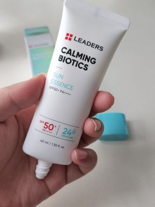 리더스코스메틱 리더스 카밍 바이오틱스 선 에센스 SPF 50+ PA++++ — 5점을 준 리뷰어가 2022년 6월 올린 사용 사진