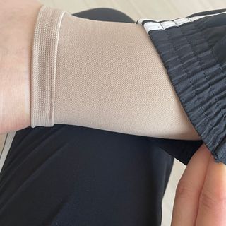 시그바리스 다이나벤 의료용 압박 스타킹 [종아리형] 여름철 다리 붓기 관리 하지정맥류 예방 — 5점을 준 리뷰어가 2024년 6월 올린 사용 사진