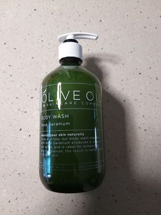 올리브 오일 스킨케어 컴퍼니 [OOSC] 향기로운 보습 로즈 제라늄 바디워시 500ml — 5점을 준 리뷰어가 2021년 5월 올린 사용 사진