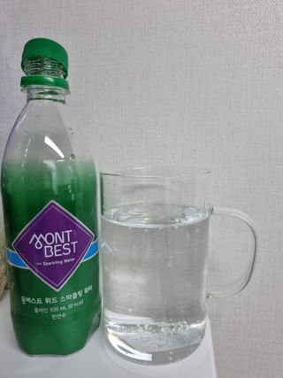 몽베스트 Montbest with Sparkling water Plain 20병 — 5점을 준 리뷰어가 2022년 8월 올린 사용 사진