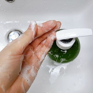 올리브 오일 스킨케어 컴퍼니 [OOSC] 향기로운 보습 로즈 제라늄 바디워시 500ml — 5점을 준 리뷰어가 2021년 4월 올린 사용 사진