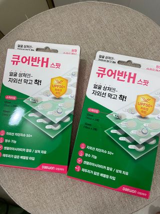 [큐어반H 스팟] 자외선 99프로 차단되는 스틱타입 스팟밴드(1팩 / 66매입) — 5점을 준 리뷰어가 2022년 11월 올린 사용 사진