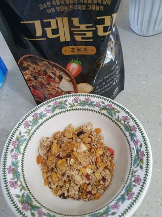 씨알푸드 씨알로 그래놀라 2종 후르츠+크랜베리 아몬드 — 5점을 준 리뷰어가 2022년 7월 올린 사용 사진