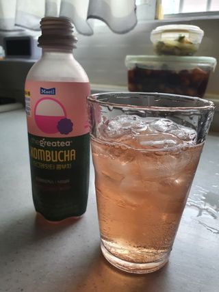 더그레잇티 콤부차 300ml *12개입 (오리지널 6개+베리리치 6개) — 5점을 준 리뷰어가 2022년 7월 올린 사용 사진