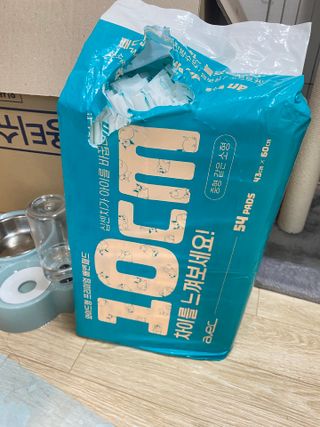 아베크 펫 와이드 프리미엄 중형 애견 강아지 배변 패드 54매 1팩 45g — 5점을 준 리뷰어가 2021년 7월 올린 사용 사진