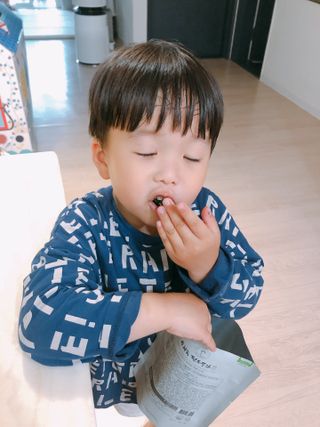오희숙 전통부각 명인 찹쌀김부각, 찹쌀다시마부각, 황태껍질튀각 총 6봉 — 5점을 준 리뷰어가 2021년 6월 올린 사용 사진