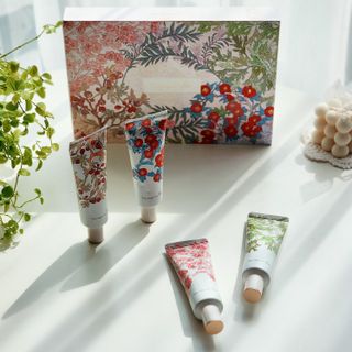 더사가오브수 [사가수] 사계절 원료를 담아내어 진한 보습을 선사하는, 효혜윤 보태니컬 에너지 핸드크림 세트 — 5점을 준 리뷰어가 2023년 3월 올린 사용 사진